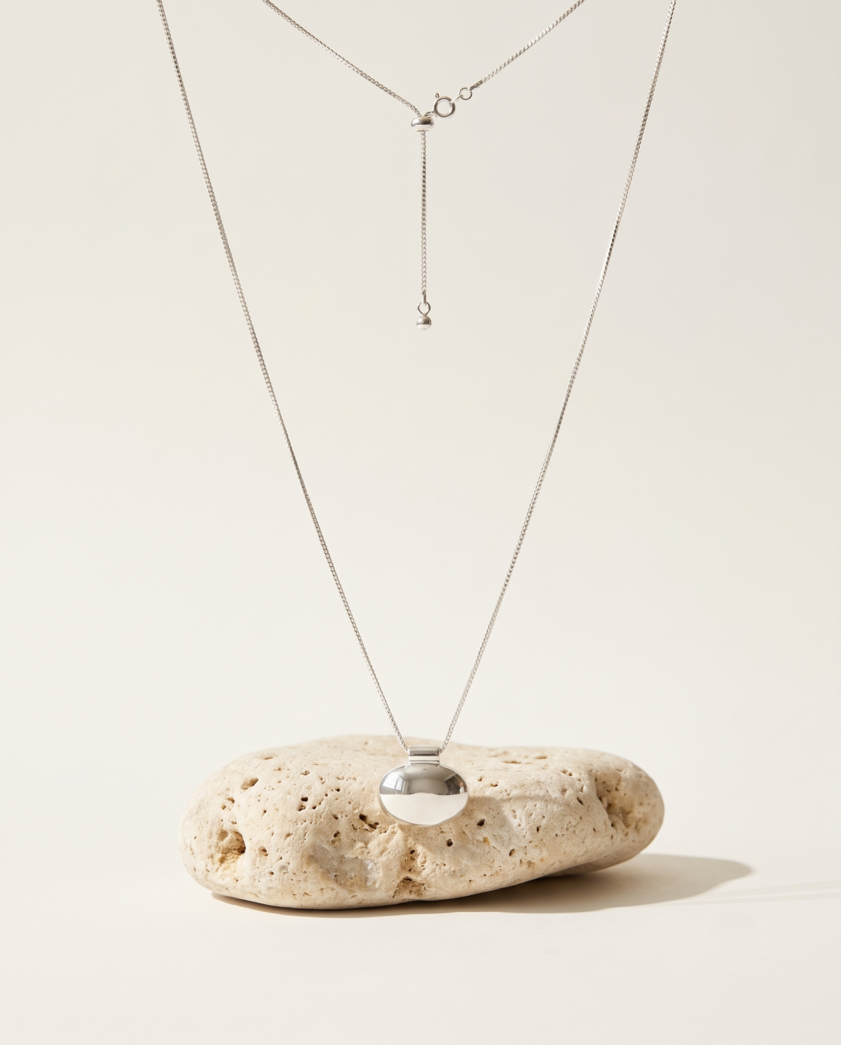 Silver polished pebble pendant necklace