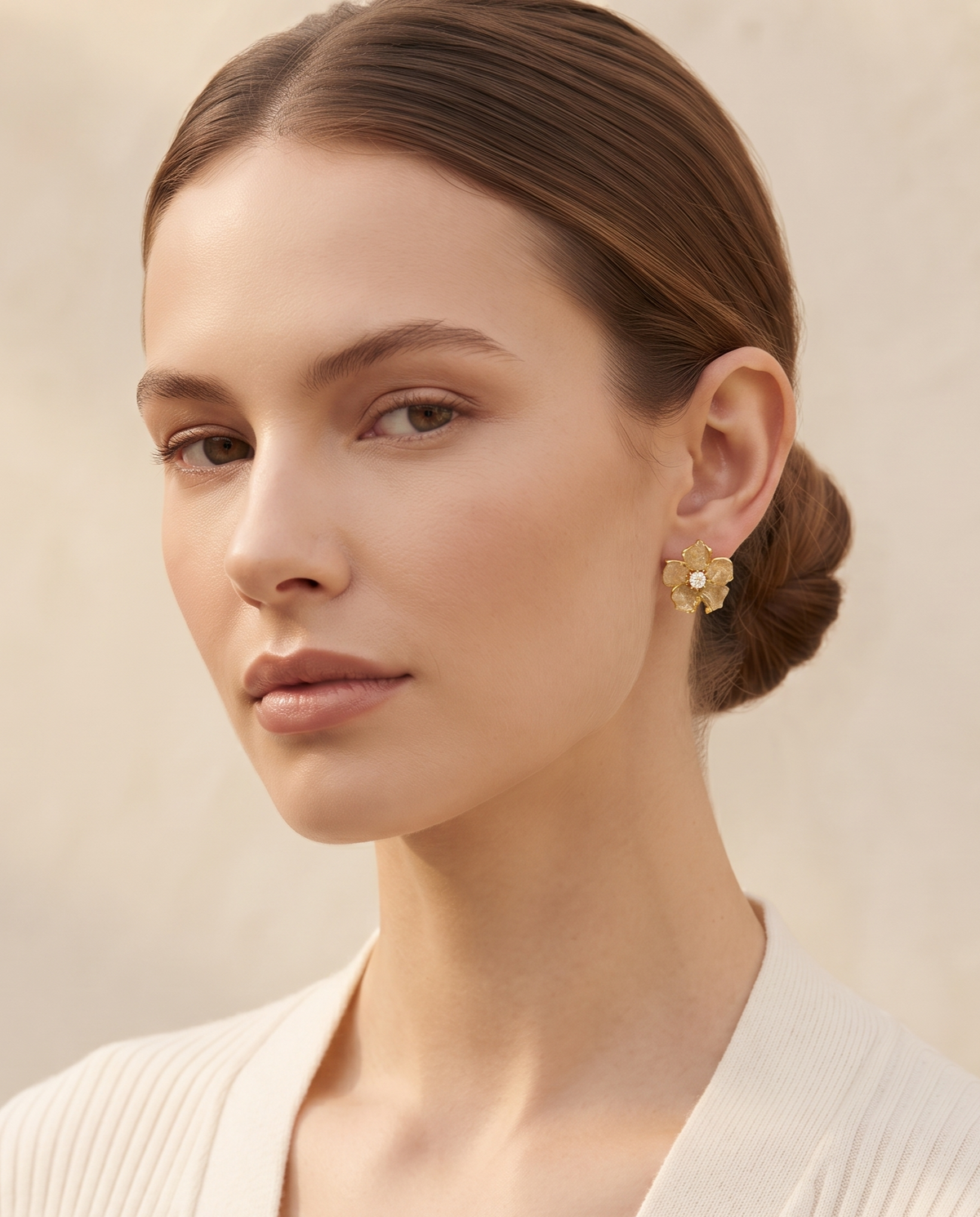 HAMMERED BLOOM CRYSTAL STUD EARRING