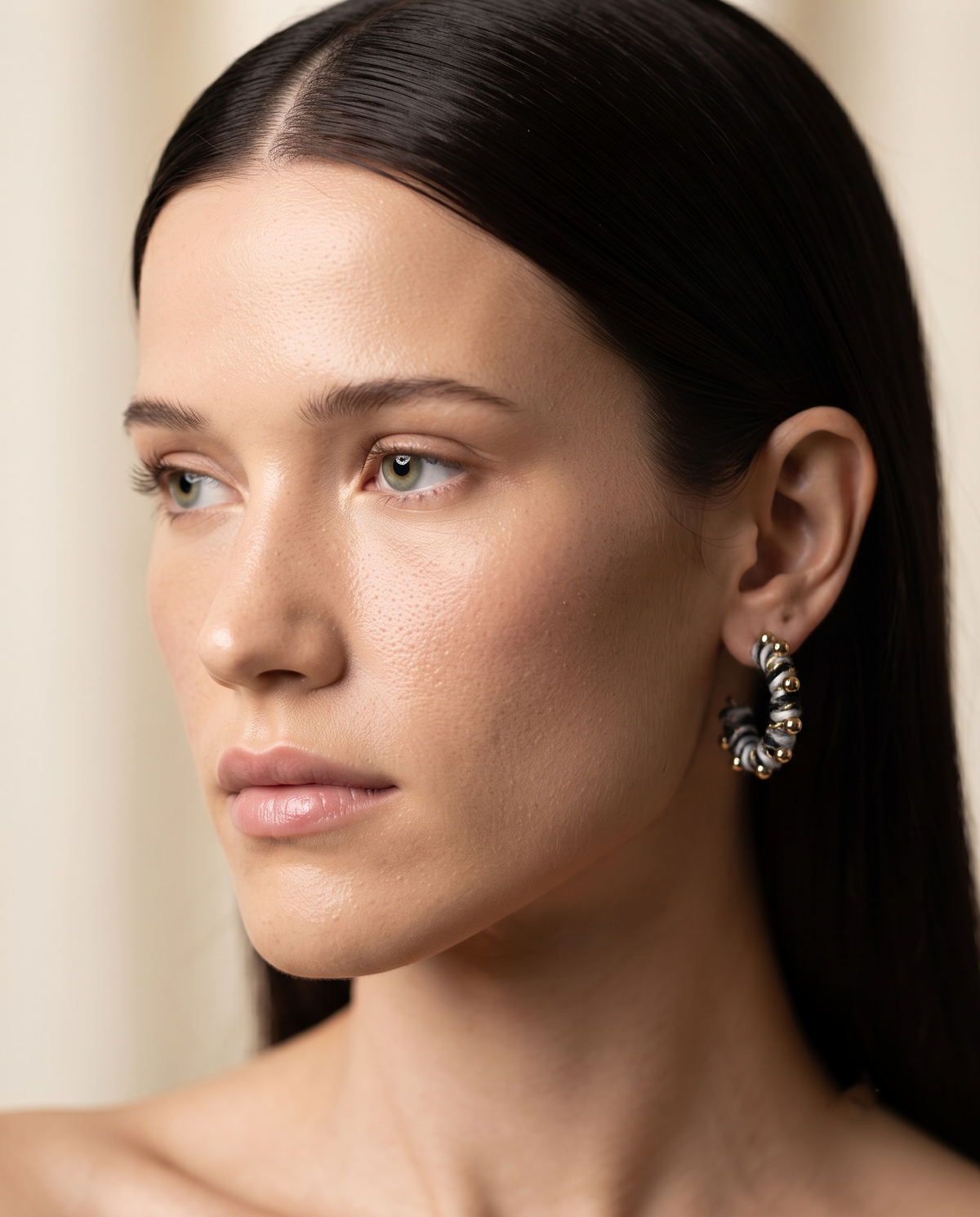 MIDNIGHT TWIST HOOP EARRING
