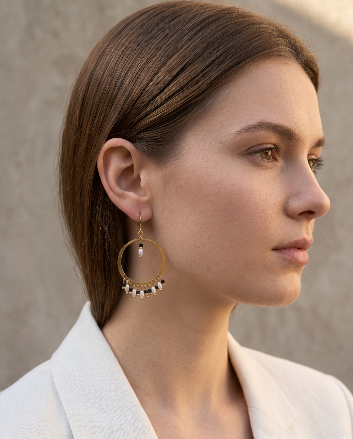 MIRA PEARL & ONYX HOOP EARRING