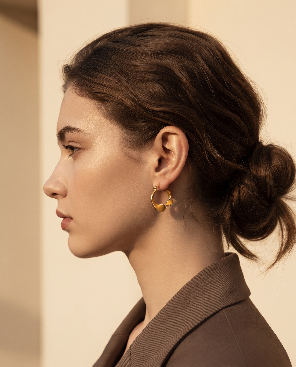 SCULPTED TWIST HOOP EARRING