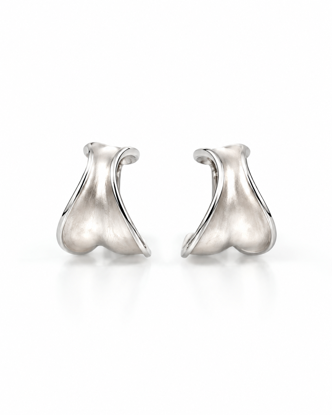 SCULPTED PETAL CURVE EARRING