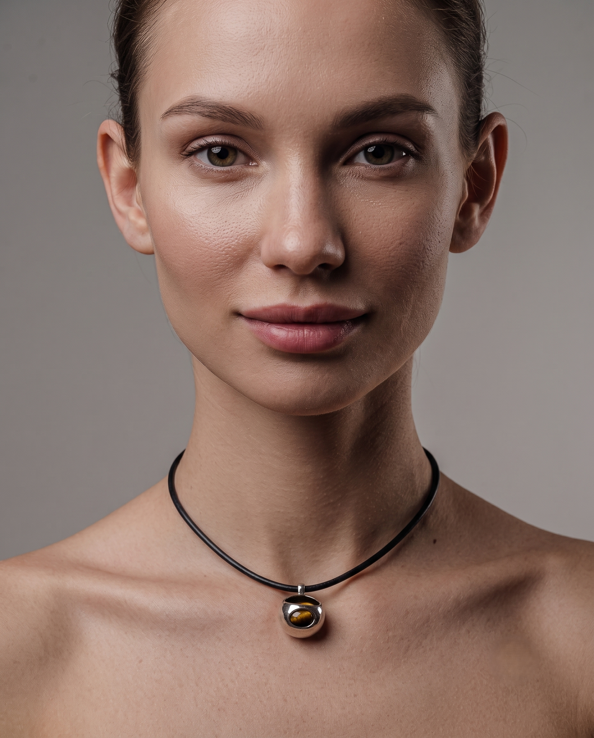 SCULPTED ORBIT NOIR NECKLACE