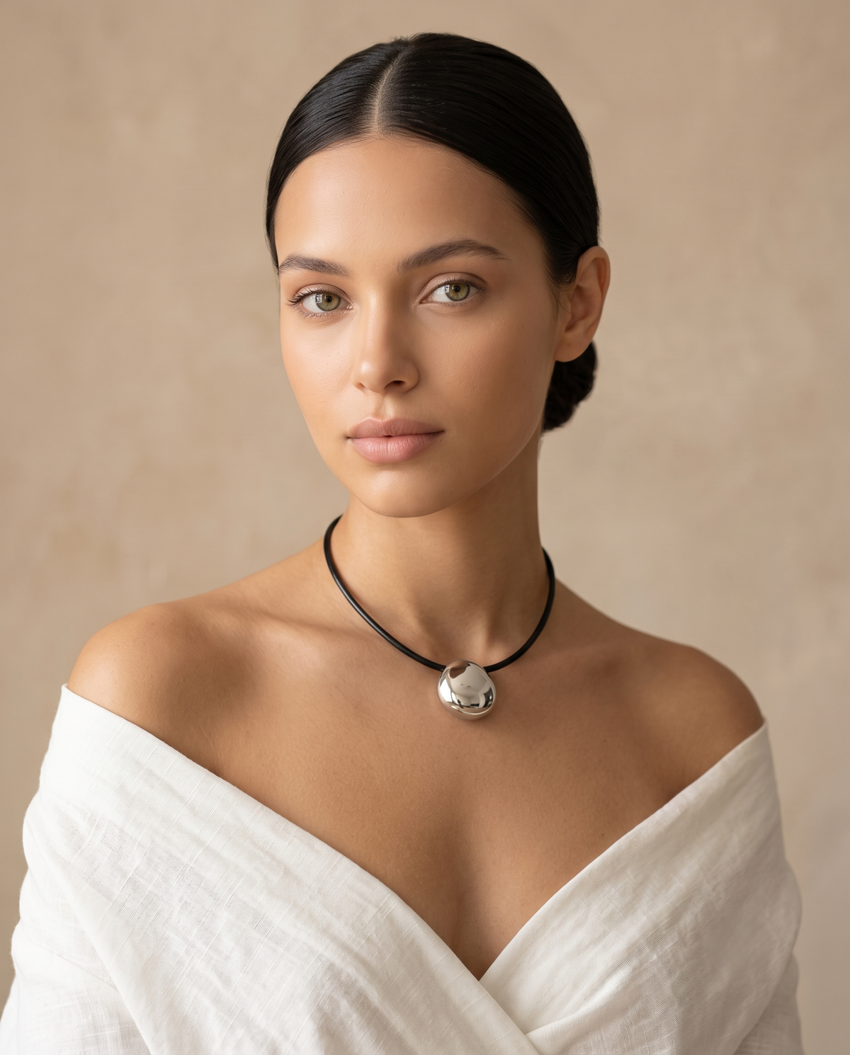 SCULPTED MODERN ICON NECKLACE