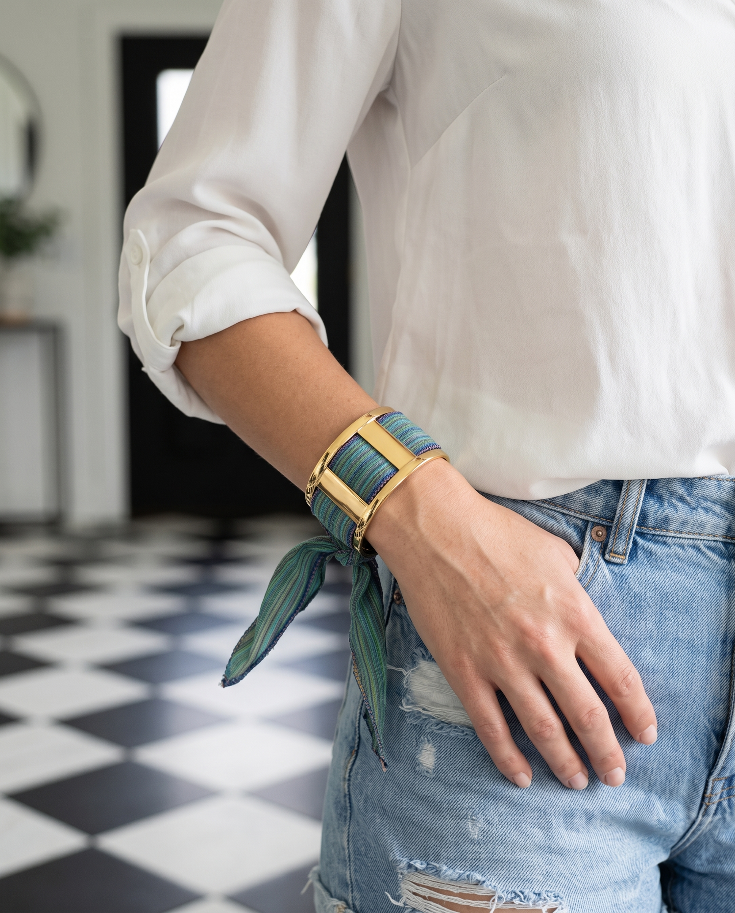 REFINED SILK STRIPE HANDCUFF