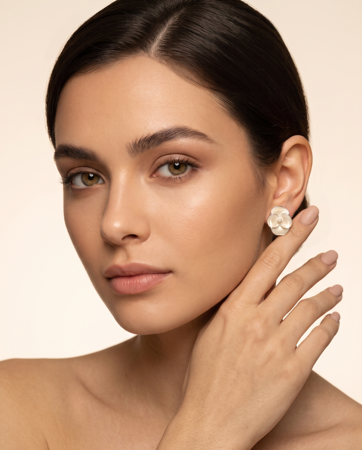 IVORY BLOOM STUD EARRING