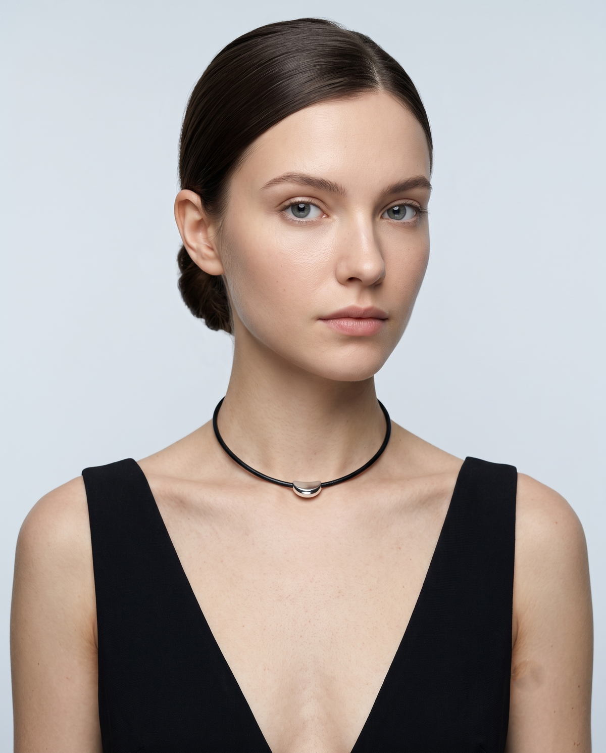 CURVED BEAD CORD NECKLACE