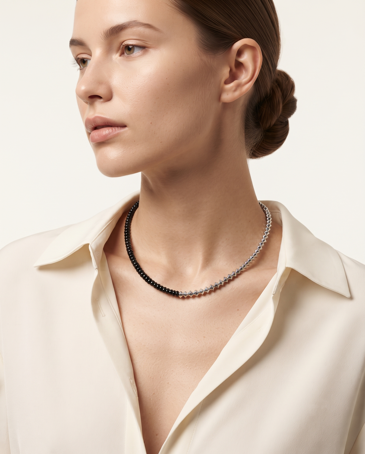 CONTRAST BEAD NECKLACE