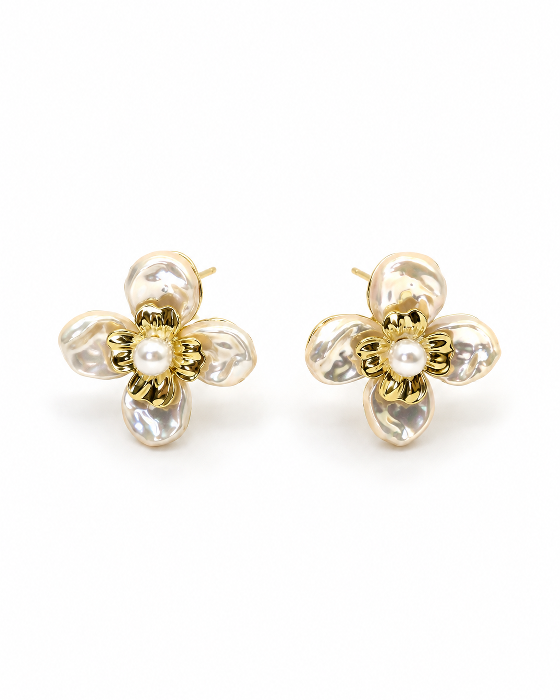 PEARL BLOOM PETAL STUD EARRING