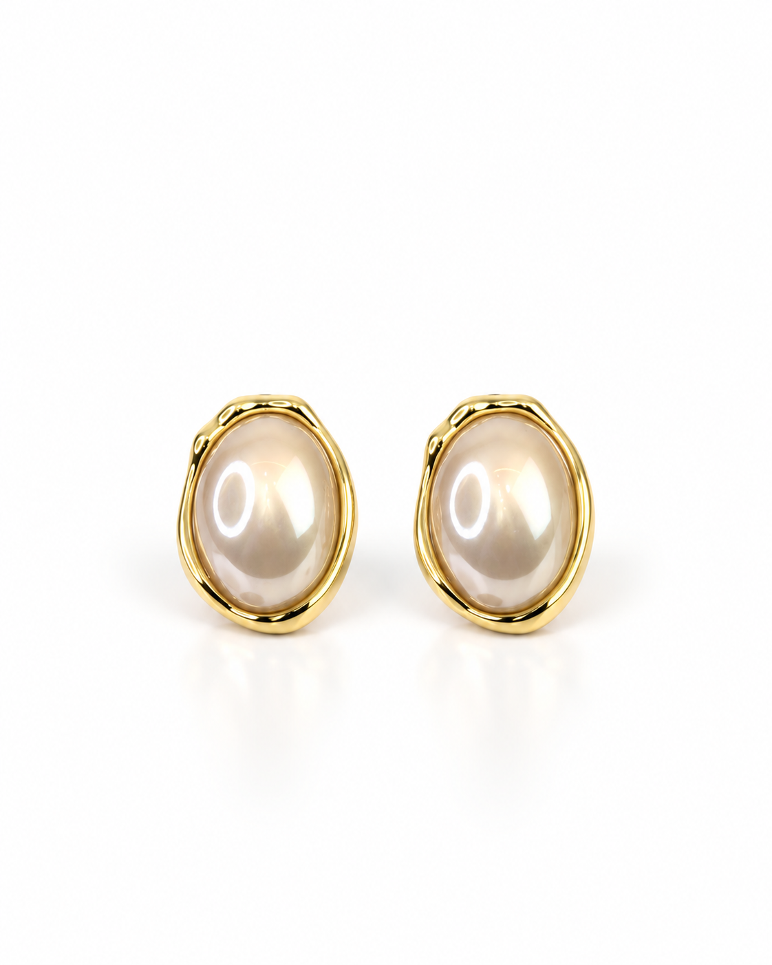 LUSTROUS PEARL OVAL EARRING