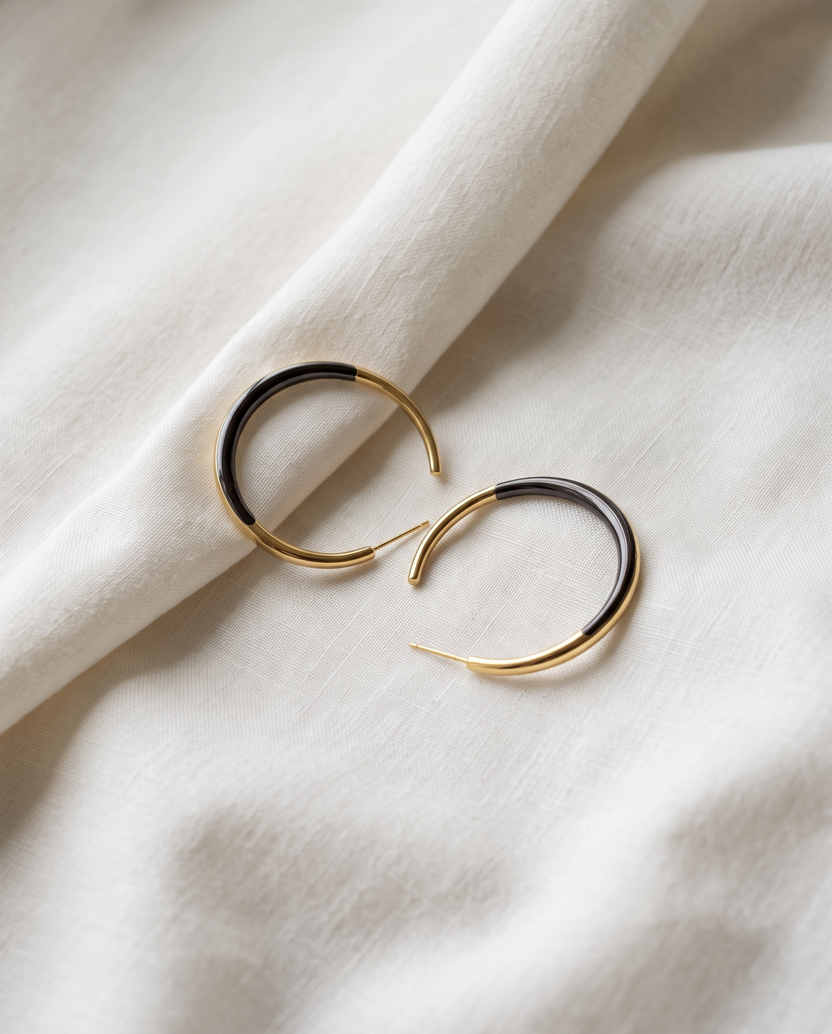 ELVIRA NOCTIS EARRING