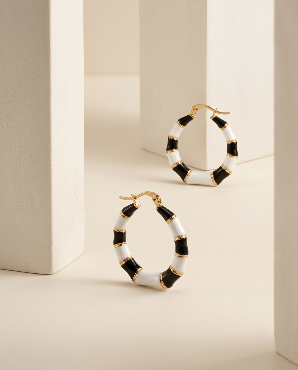 ONYX PEARL DROP EARRING