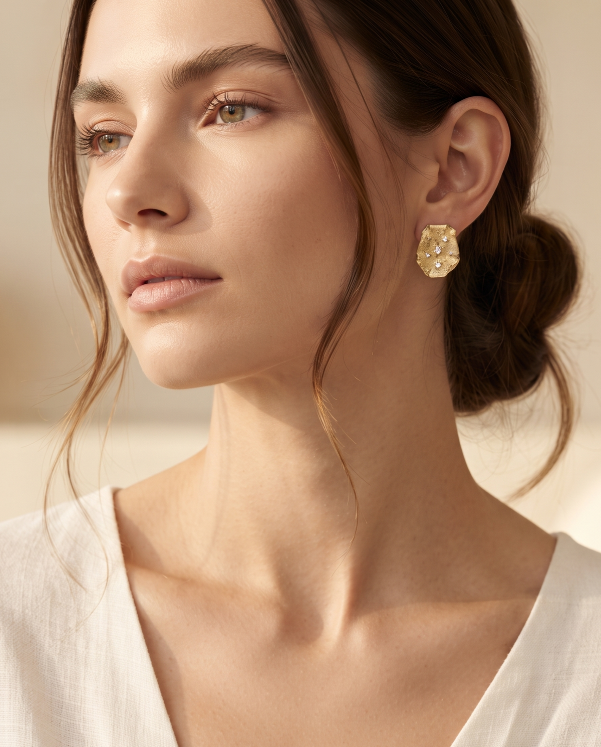 TEXTURED FLORAL STUD EARRING