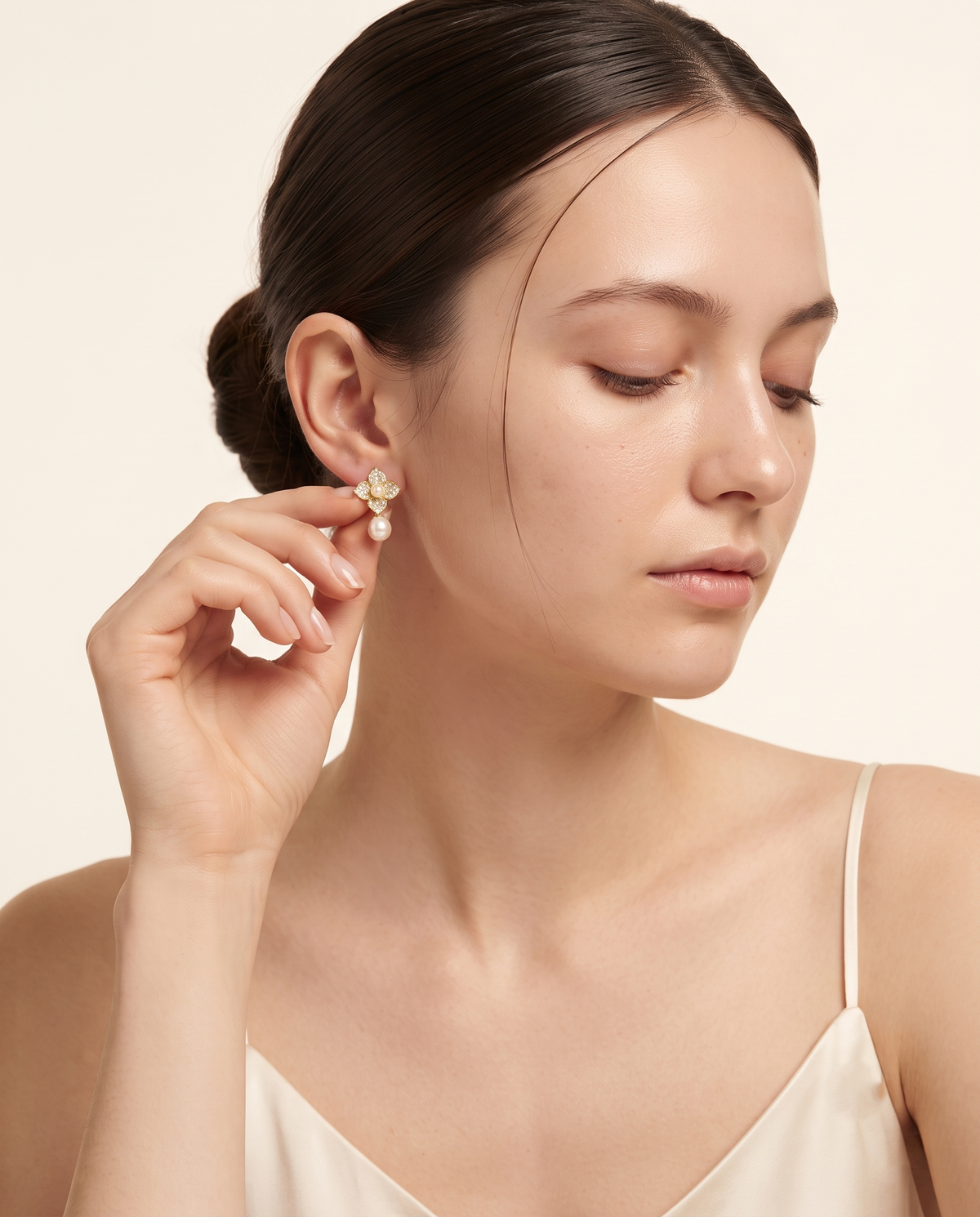 PEARL BLOOM CRYSTAL DROP EARRING