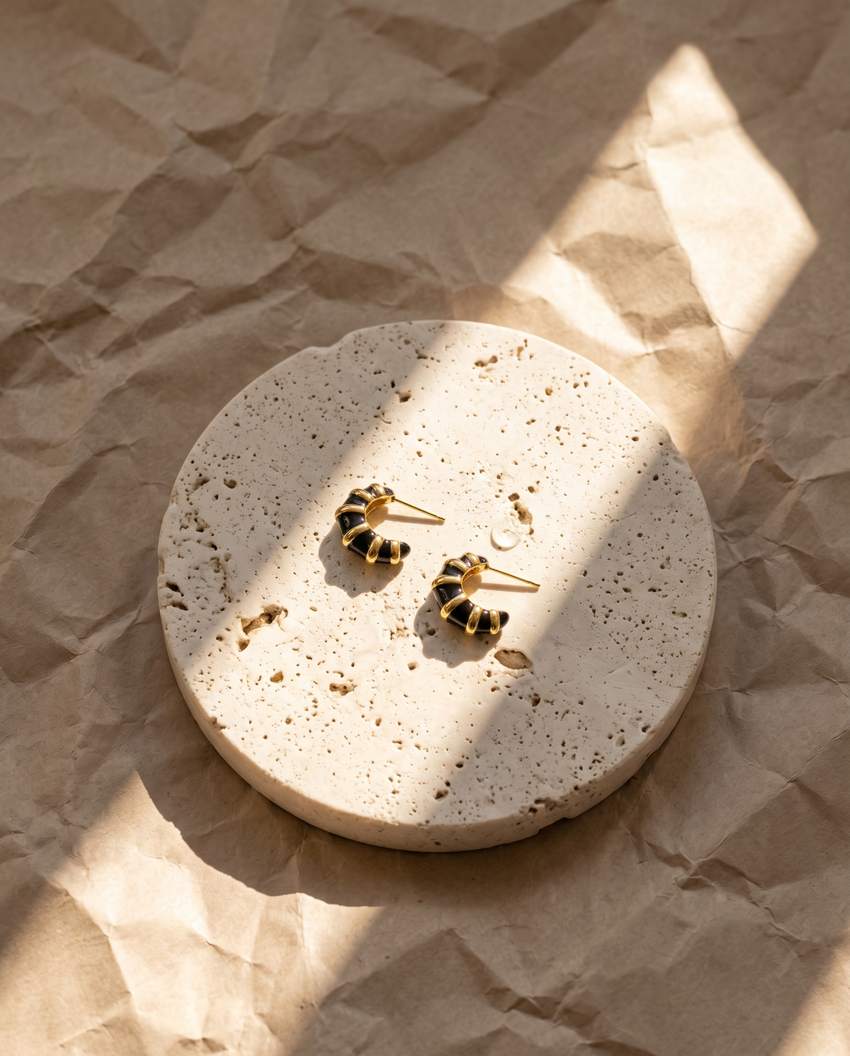 CASSIA ONYX CRESCENT EARRING