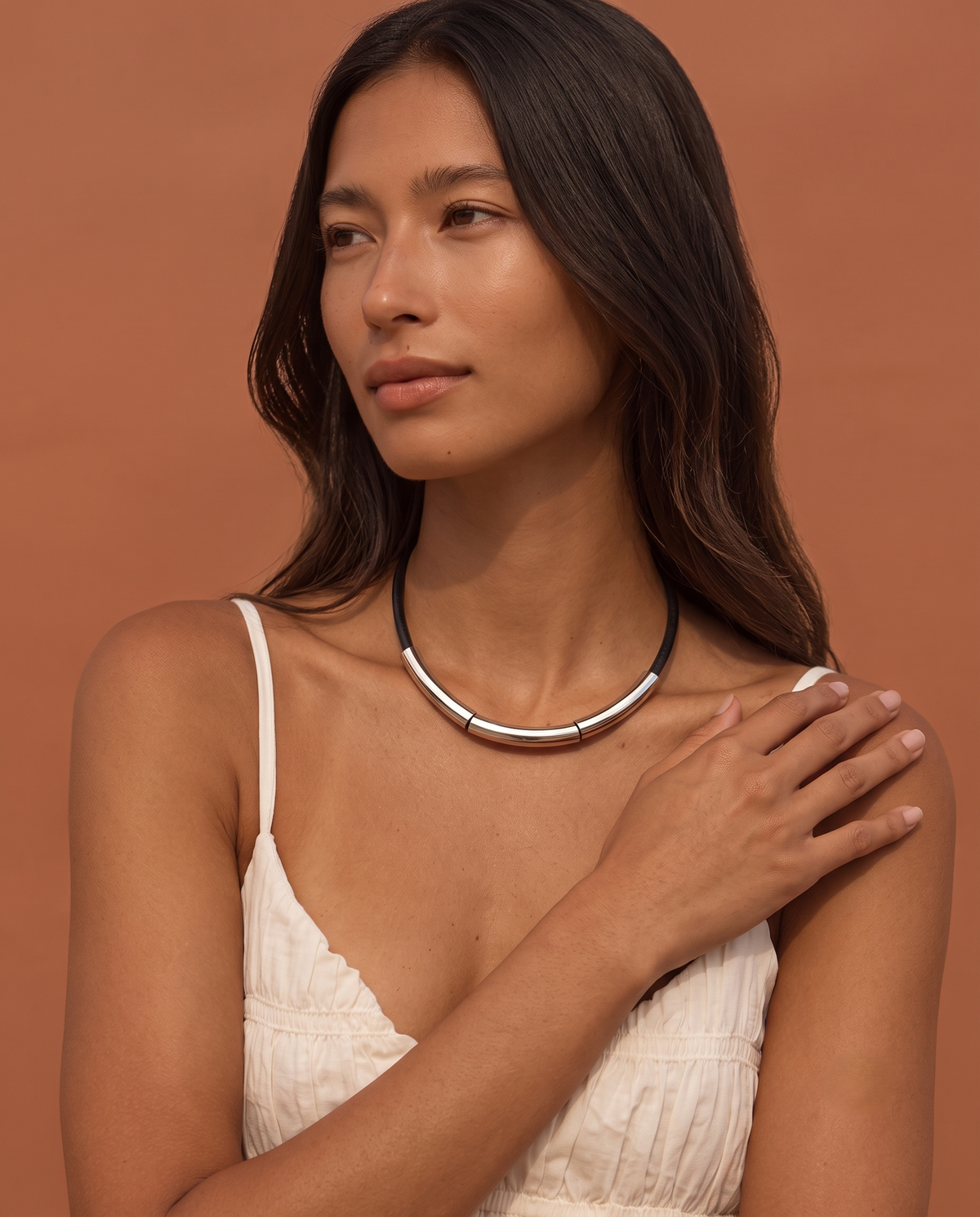 MODERN HORIZON CURVE NECKLACE
