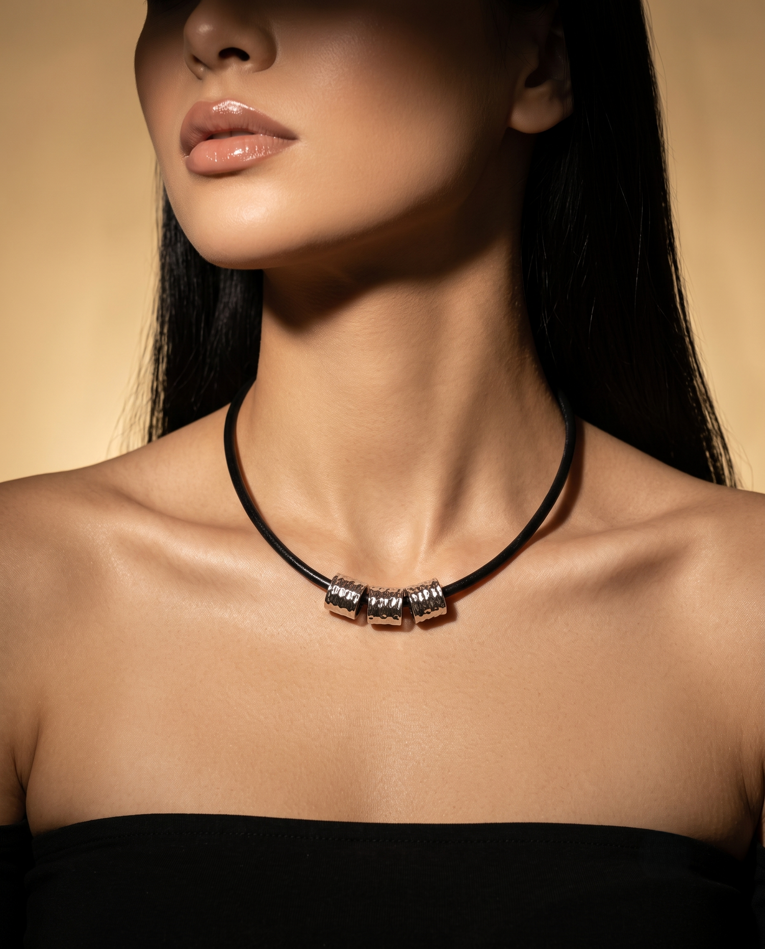 SCULPTED HORIZON CORD NECKLACE