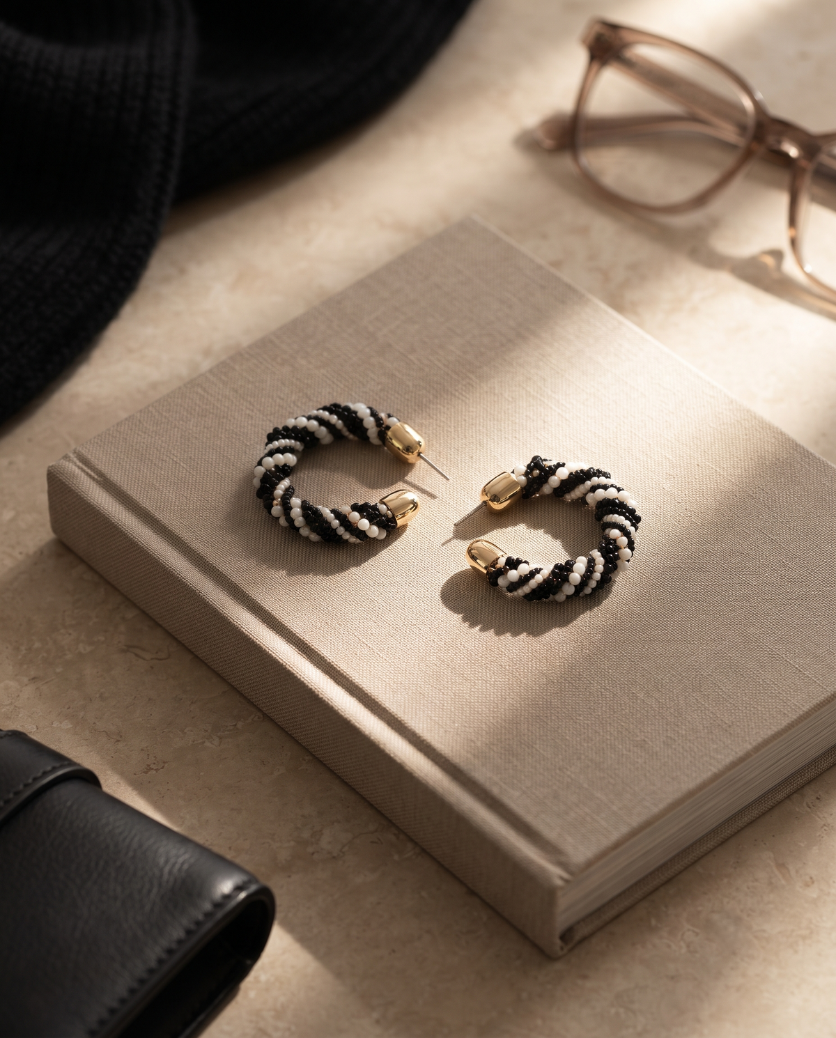 MONOCHROME TWIST BEAD HOOP EARRING