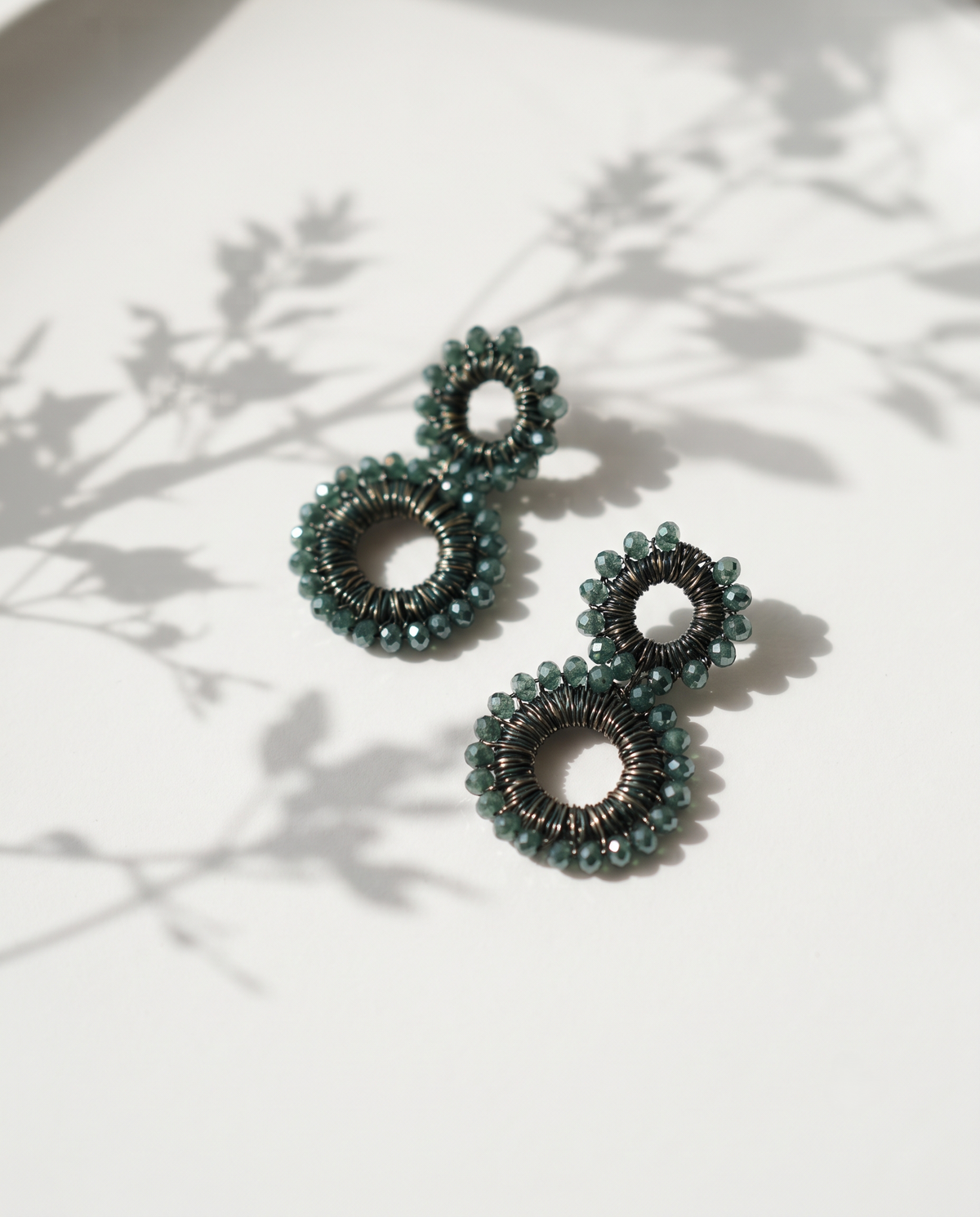 DEEP GREEN DOUBLE CIRCLE BEAD DROP EARRING