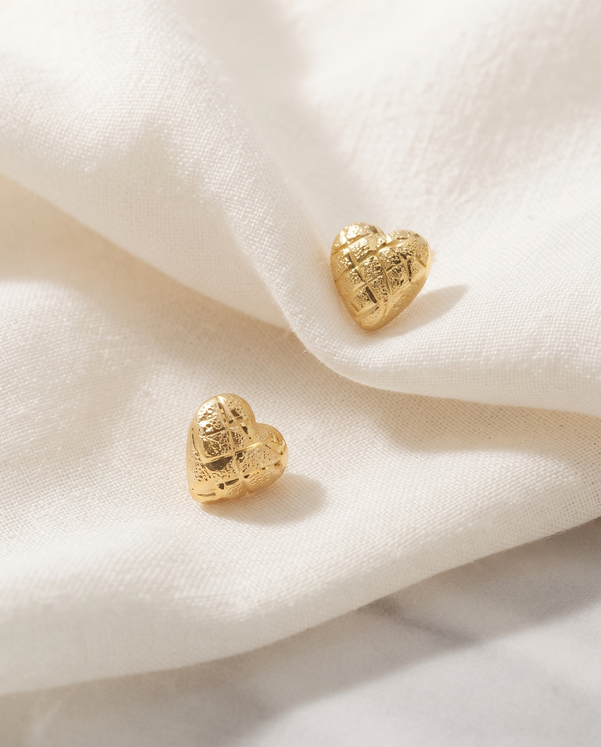 GOLD TEXTURED HEART STUD EARRING