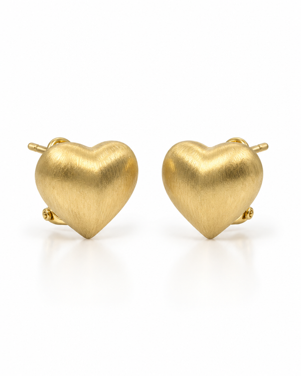 Gold ribbed heart stud earring