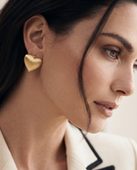 GOLD RIBBED HEART STUD EARRING