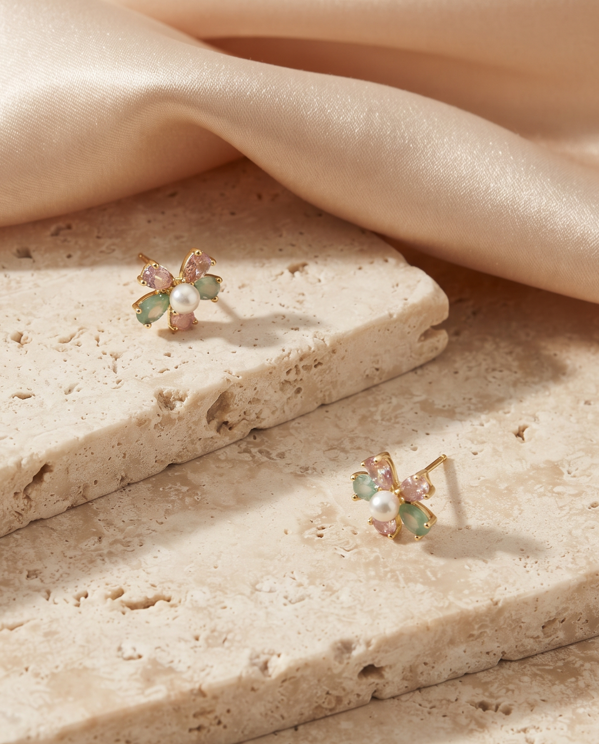 PASTEL PETAL PEARL FLOWER STUD EARRING