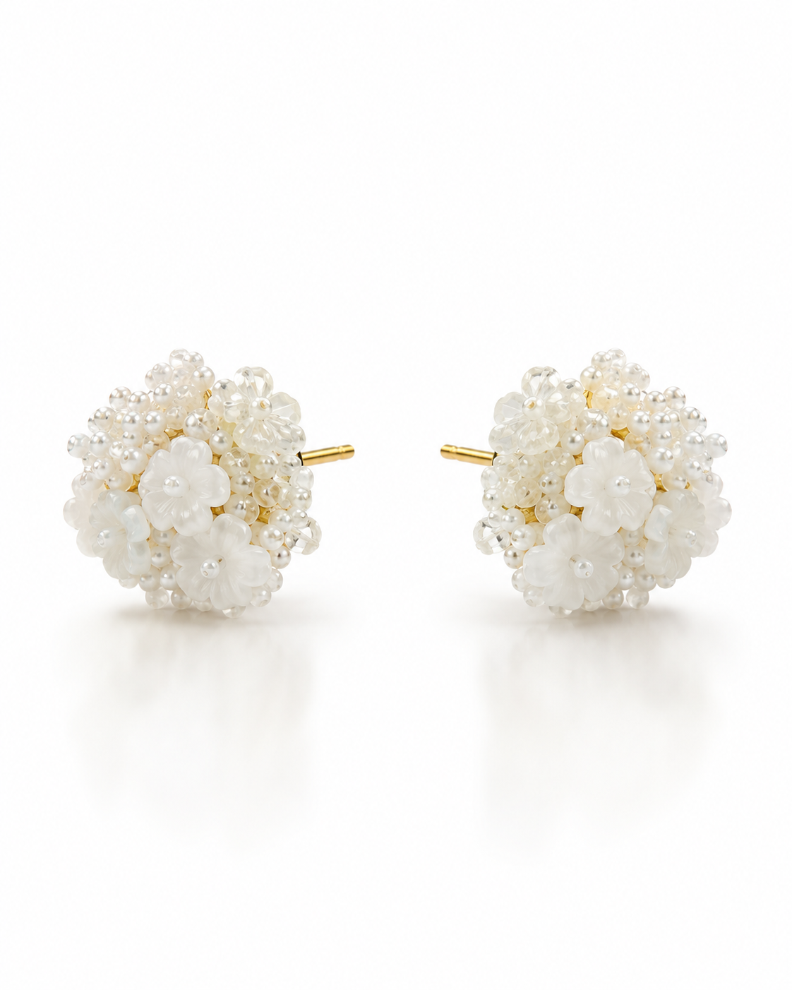 WHITE FLOWER PEARL CLUSTER STUD EARRING