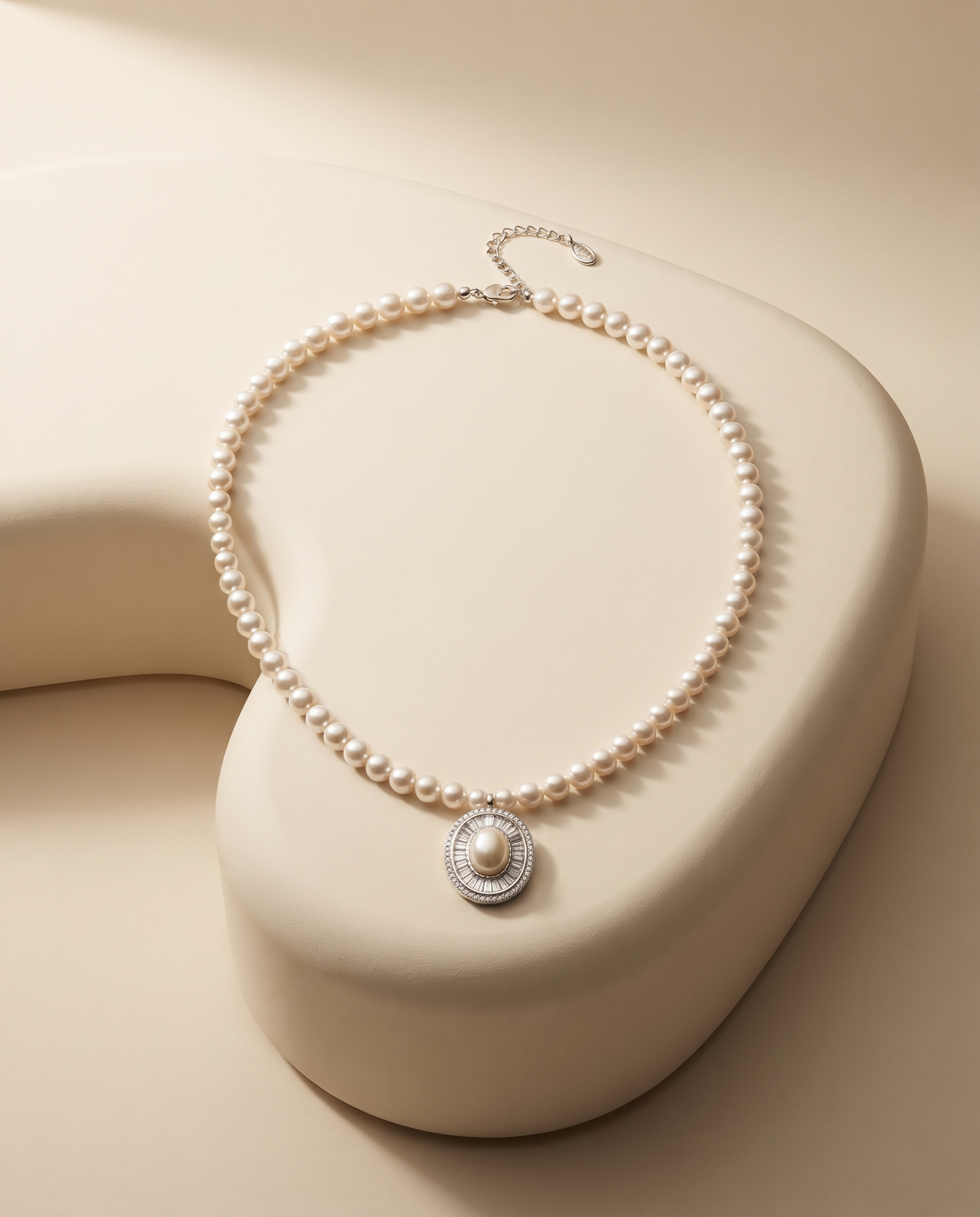 OVAL HALO PEARL NECKLACE