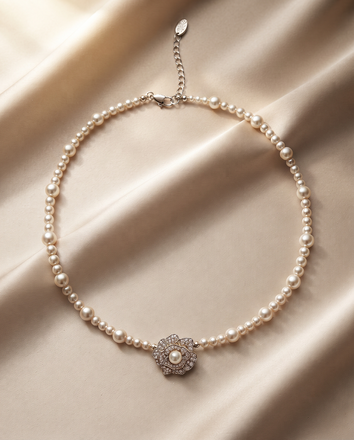 BLOOM MEDALLION PEARL NECKLACE
